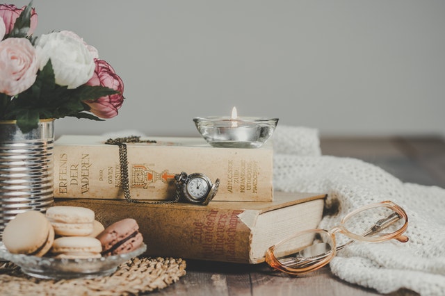books-on-the-table-1809347
